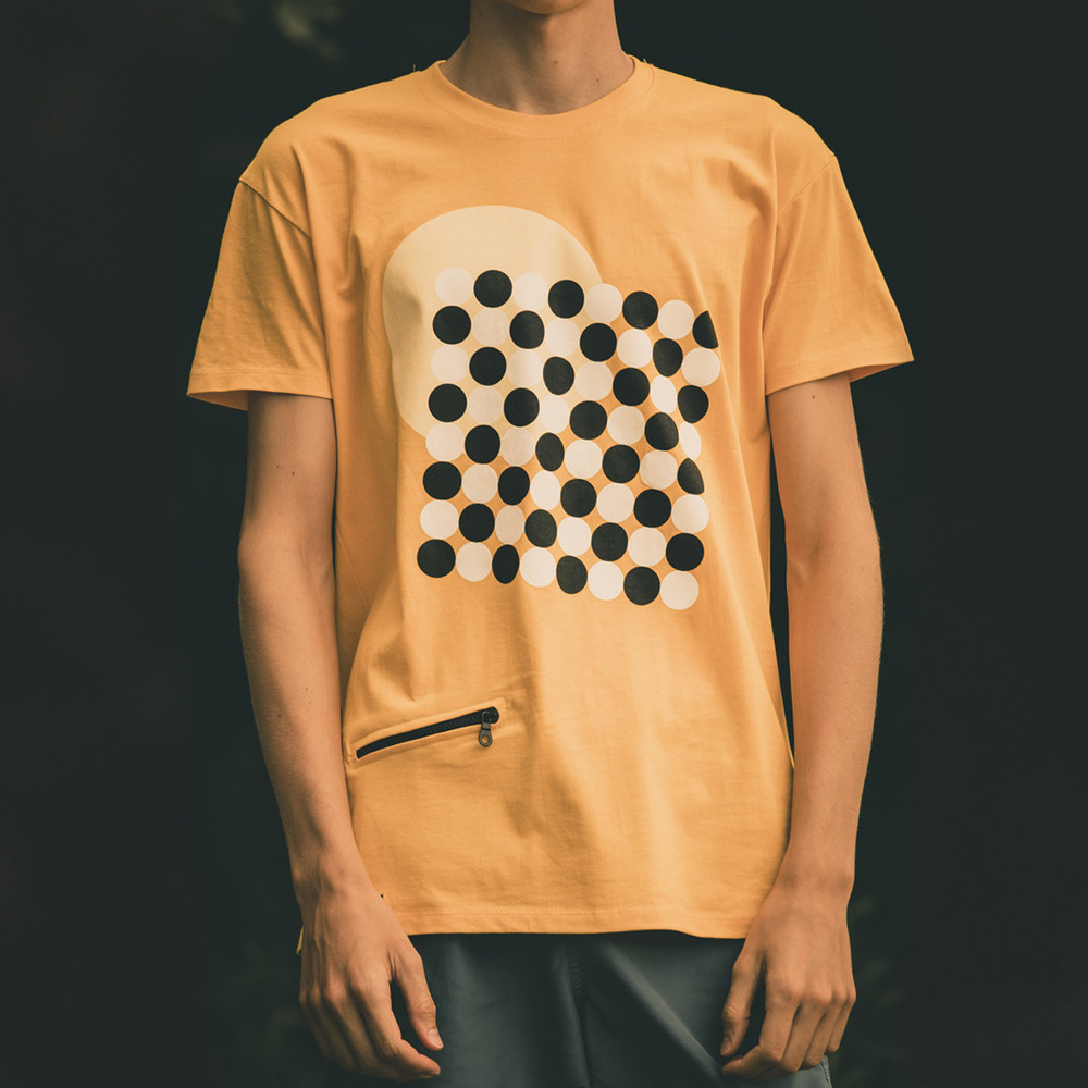 T-SHIRT • GO-BANG • Gold  |  Pieces - black