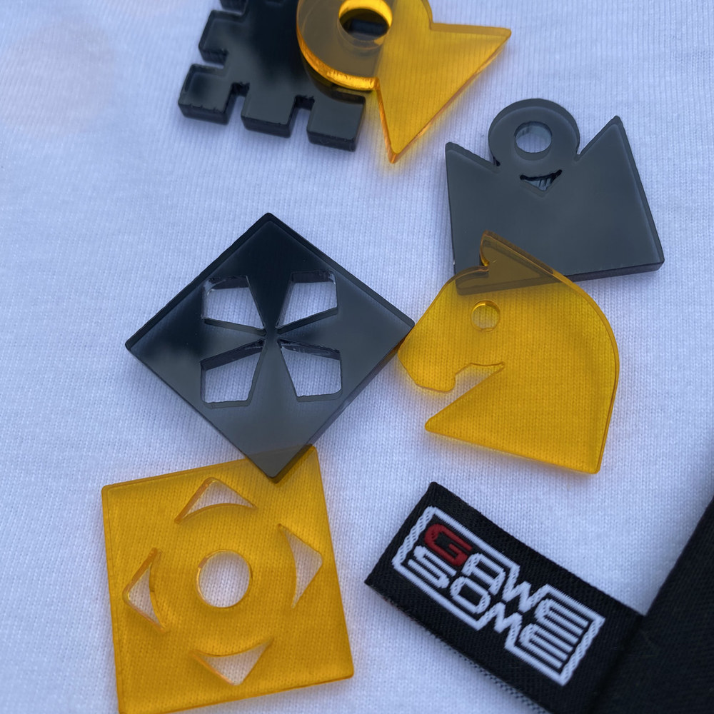 PIECES • CHESS  |  yellow & gray