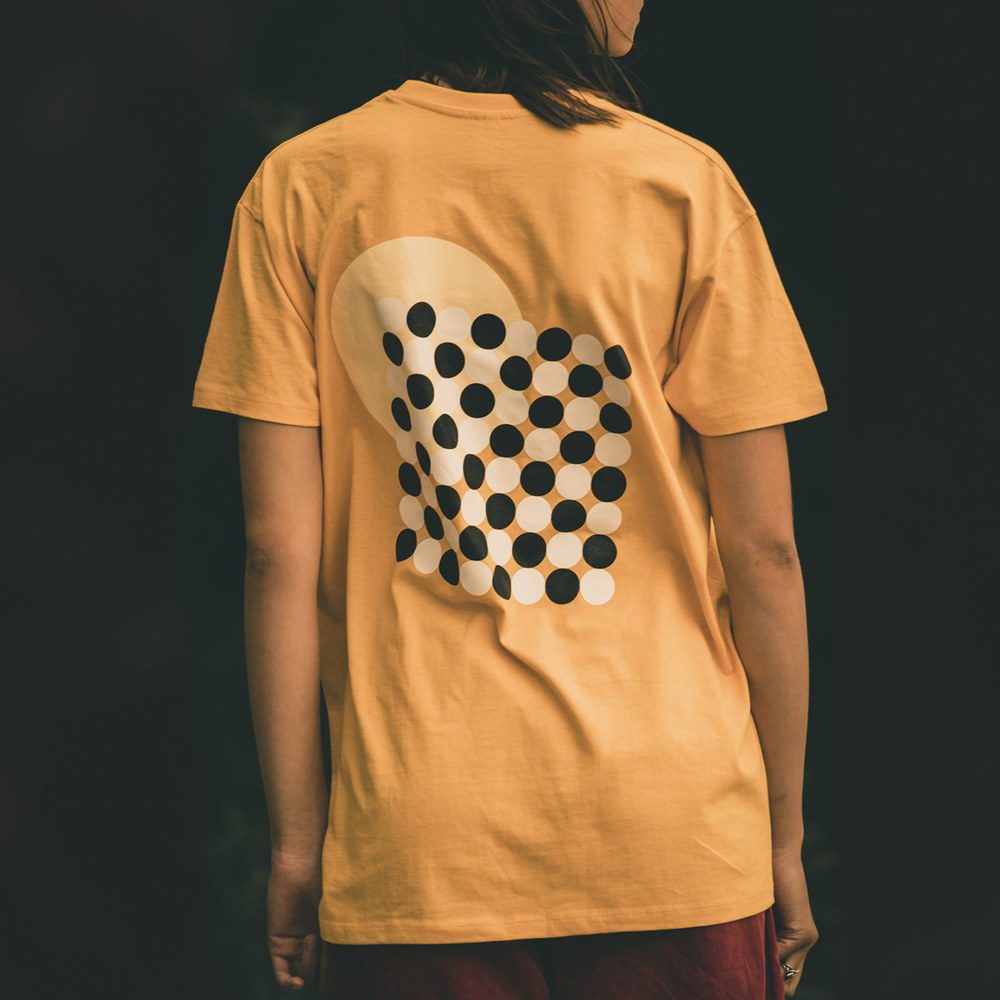 T-SHIRT • GO-BANG • Gold  |  Back pattern  |  Pieces - white