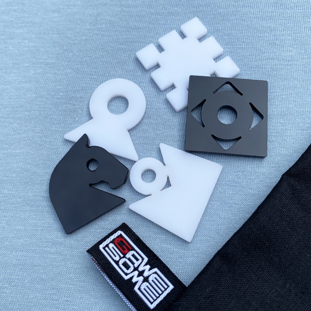 PIECES • CHESS  |  black & white